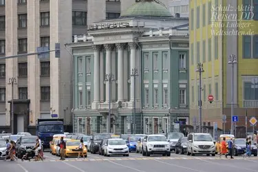 007 Russland Moskau Tele Strasse Architektur Auto.jpeg