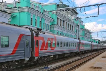 014 Omsk Bahnhof Transibirische Eisenbahn.jpeg