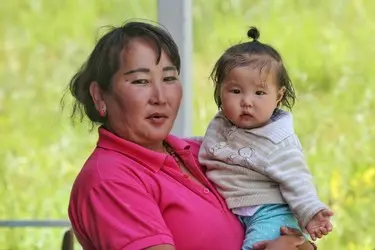 031 Mongolei Menschen Mutter Kind.jpeg