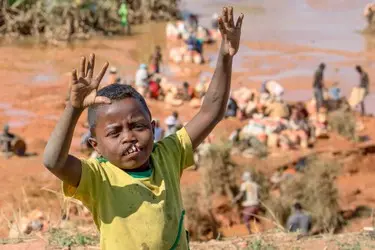 038 Madagaskar Arbeit Kinder Menschen (5).JPG