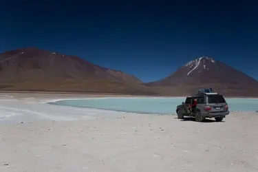 033 Auto Lagune Bolivien.jpg