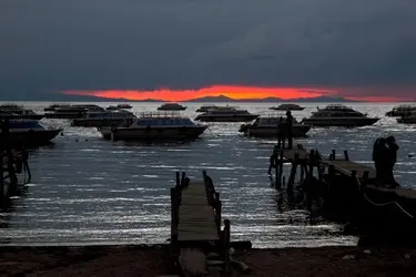 049 Hafen sunset Titicacasee.jpg