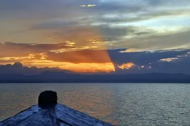 044 Lake Malawi Sonnenuntergang Boot.jpg