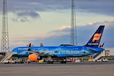 008 Icelandair-Boeing-757.jpg